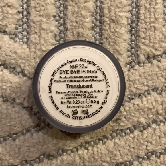 It Cosmetics Bye Bye Pores Loose Setting P… - Picture 2 of 7